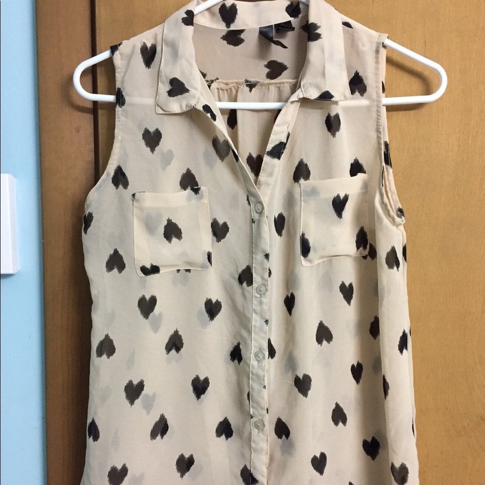 Light pink casual button up blouse w black hearts